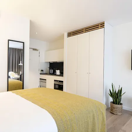 Premier Suites Antwerp-2